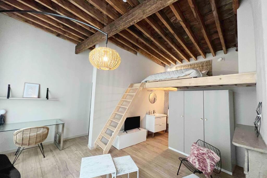 Maison Avec 4 & Rooftop En Plein Centre - Place Saint Paul Hébergement de vacances